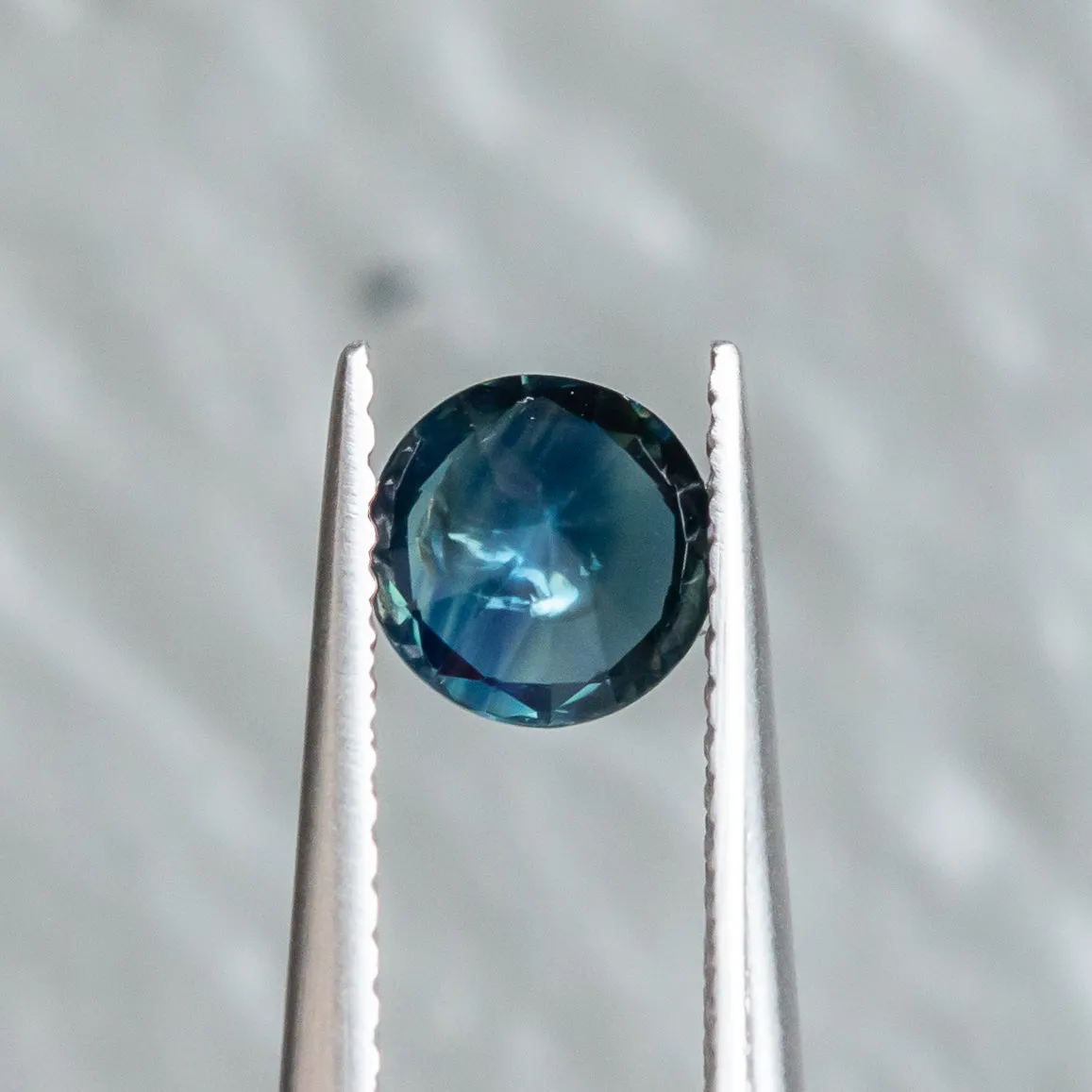 1.05CT ROUND NIGERIAN SAPPHIRE, OCEAN BLUE, 5.95X3.81MM, UNTREATED