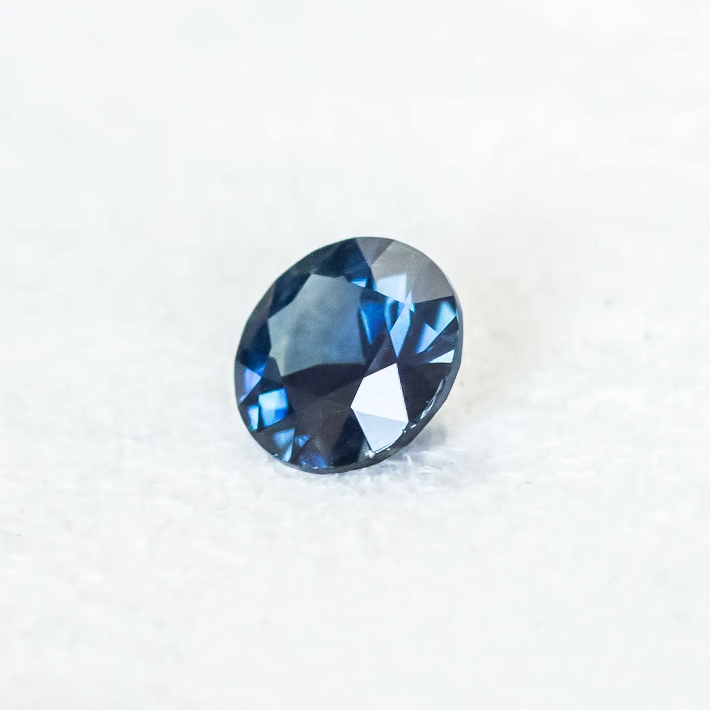 2.06CT ROUND MADAGASCAR SAPPHIRE, DEEP ROYAL BLUE TEAL, 7.97X4.54MM