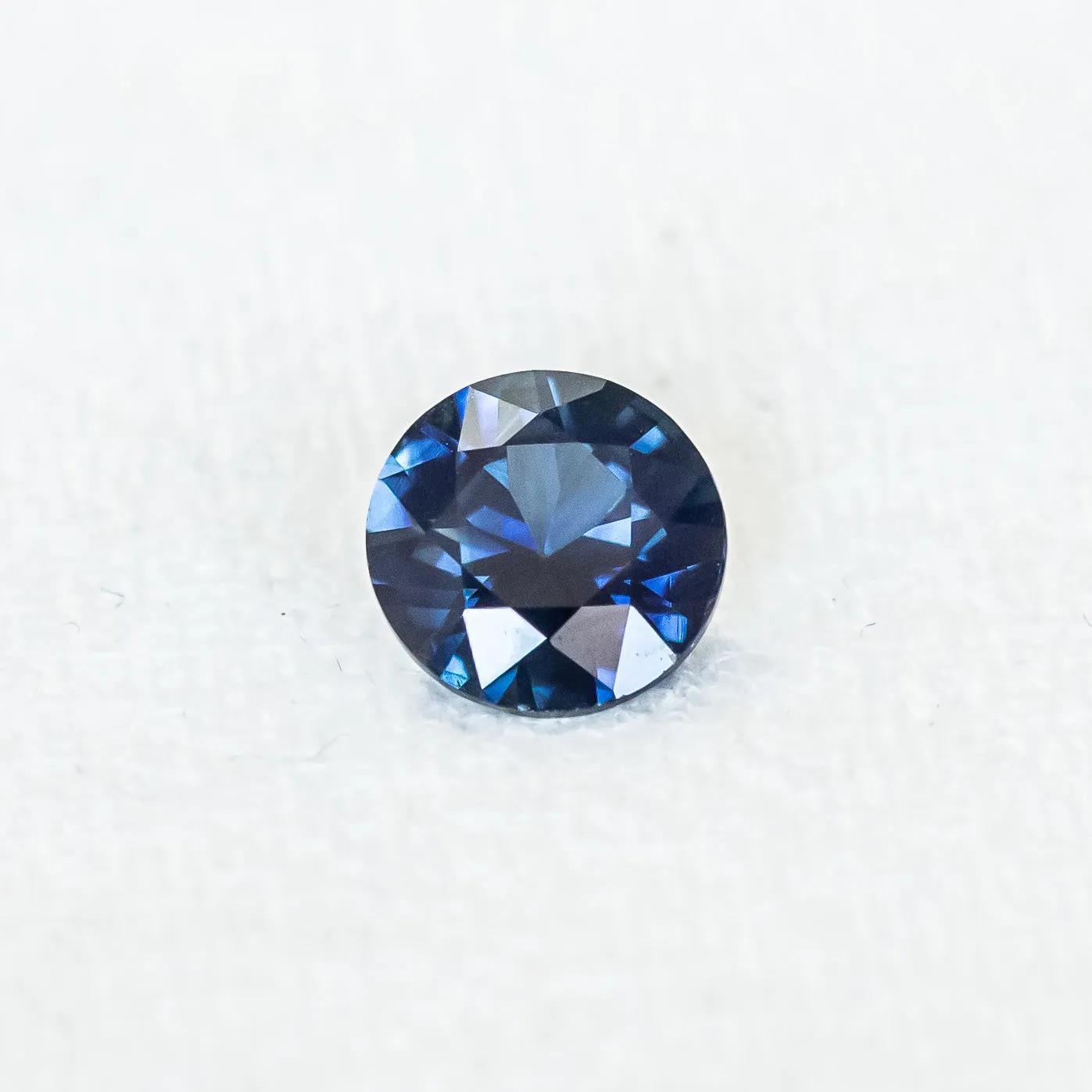 2.06CT ROUND MADAGASCAR SAPPHIRE, DEEP ROYAL BLUE TEAL, 7.97X4.54MM