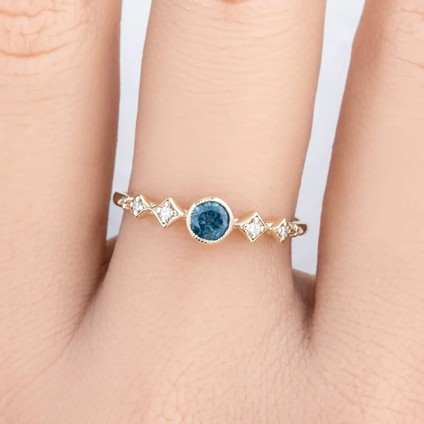 Celeste Ring 4mm 0.35ct Sapphire 14K Gold