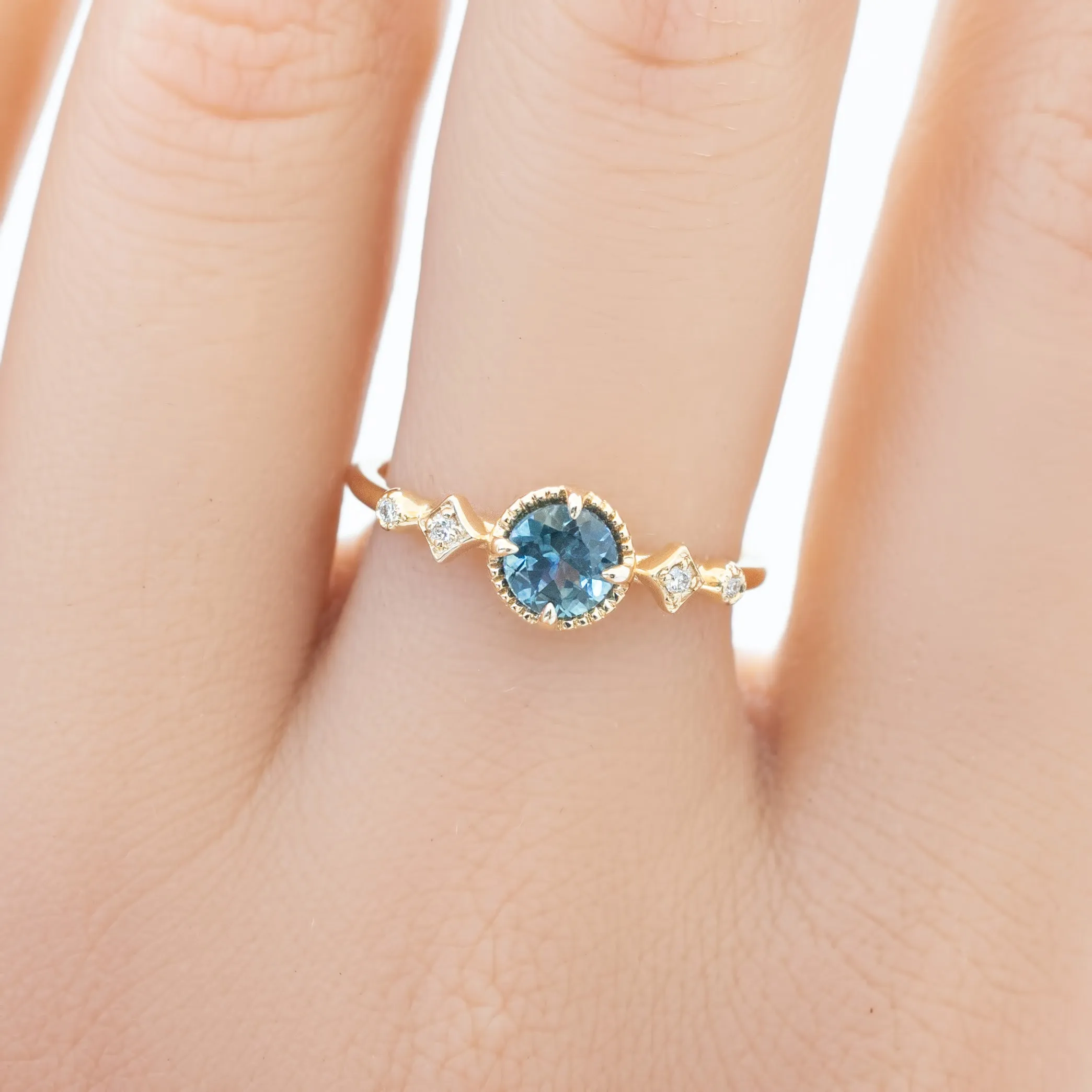 Stella Ring 5mm 0.60ct Blue Montana Sapphire 14K Yellow Gold