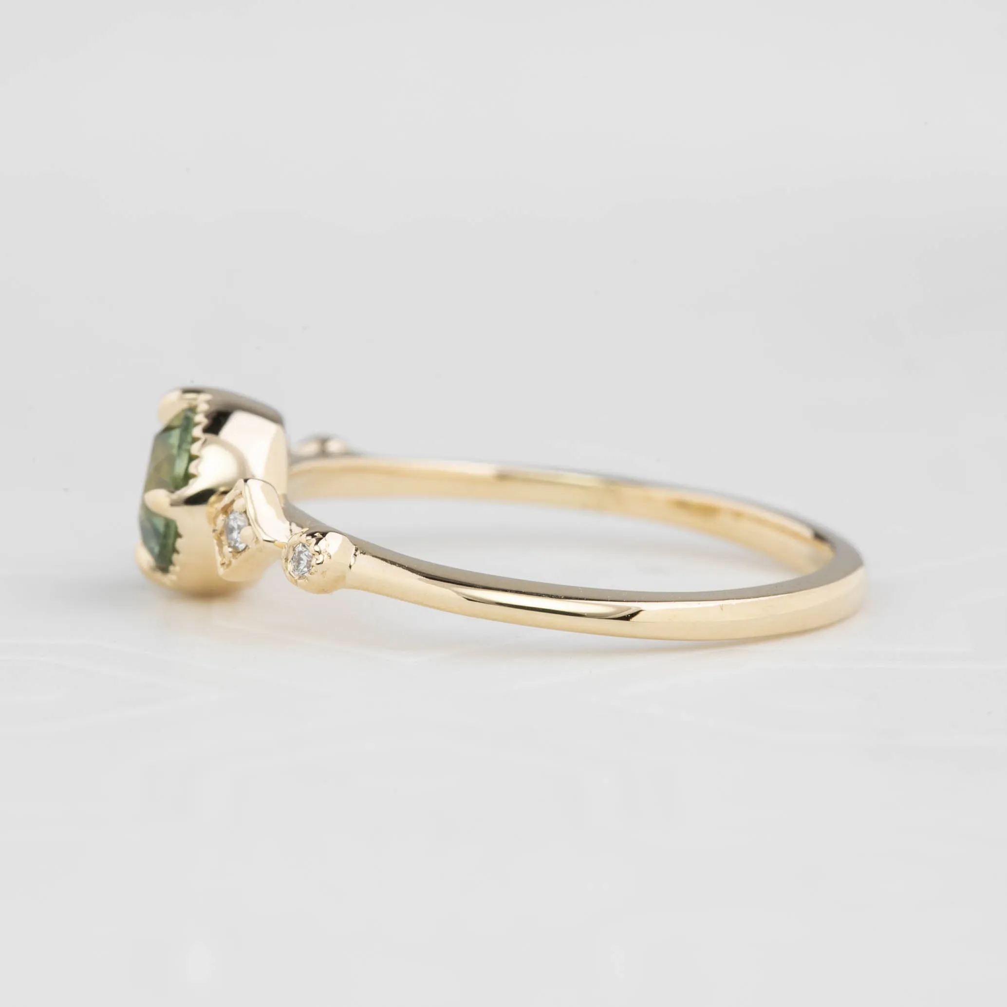 Stella Ring 5mm 0.60ct Light green Montana Sapphire 14K Yellow Gold